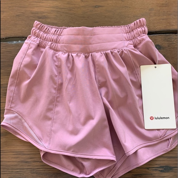 lululemon athletica Pants - Lululemon Hotty Hot LR short 4” *lined